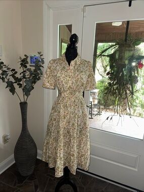 Floral Short-Sleeve Shirt Dress in Cream